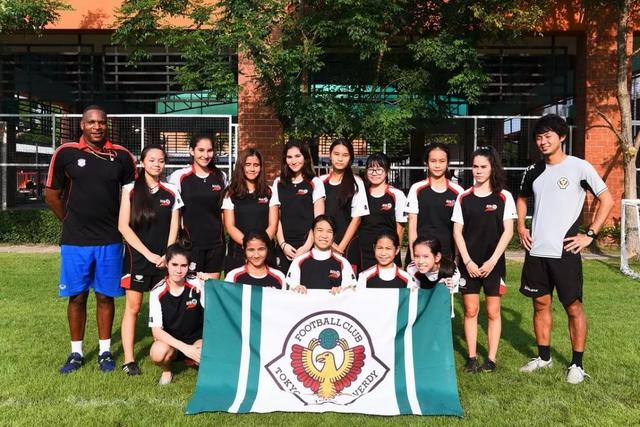 特朗普在中期集会上夸耀权力与政策